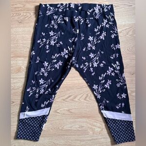 Torrid Black Floral Leggings with Purple Design Size 4